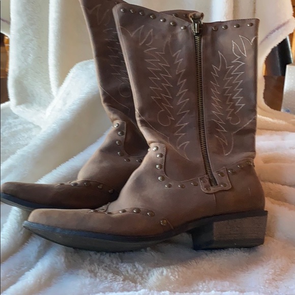 Boots - Picture 3 of 4